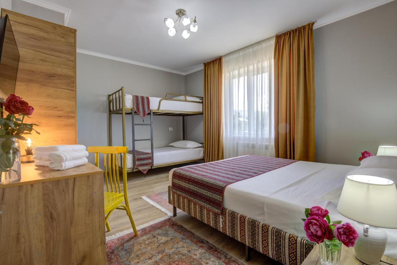 Ordo Hotel Karakol Eksteriør billede