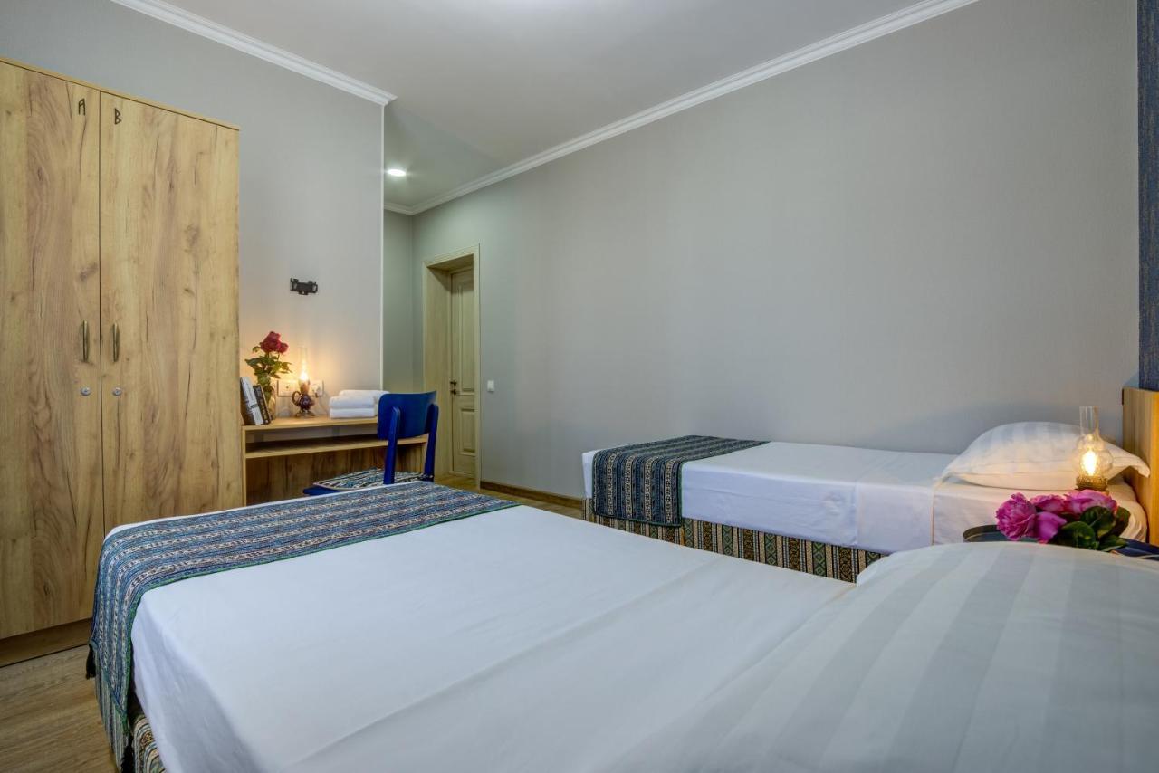 Ordo Hotel Karakol Eksteriør billede